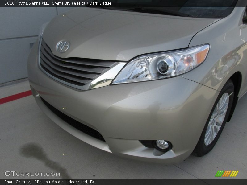 Creme Brulee Mica / Dark Bisque 2016 Toyota Sienna XLE