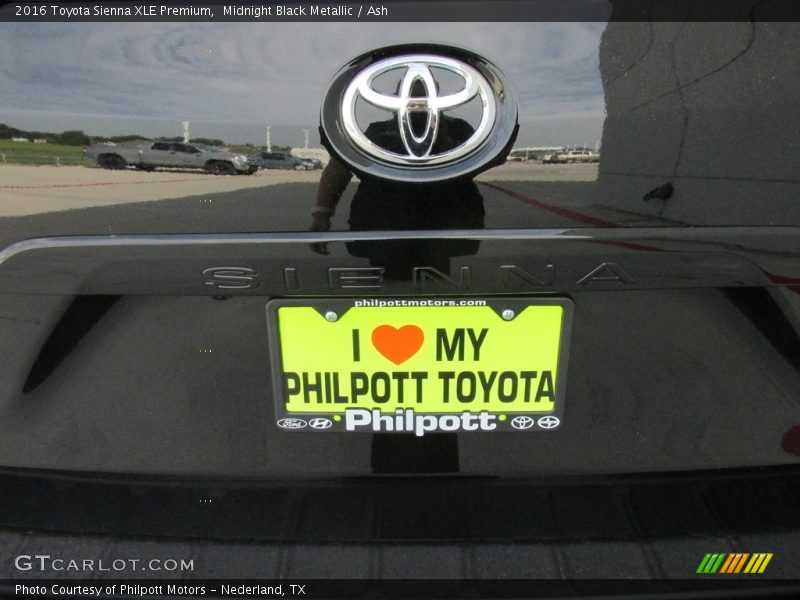 Midnight Black Metallic / Ash 2016 Toyota Sienna XLE Premium