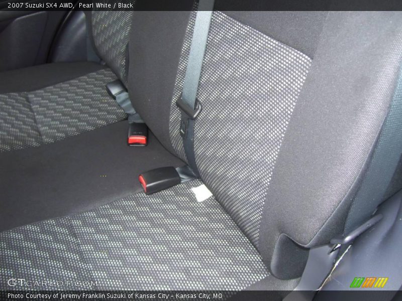 Pearl White / Black 2007 Suzuki SX4 AWD