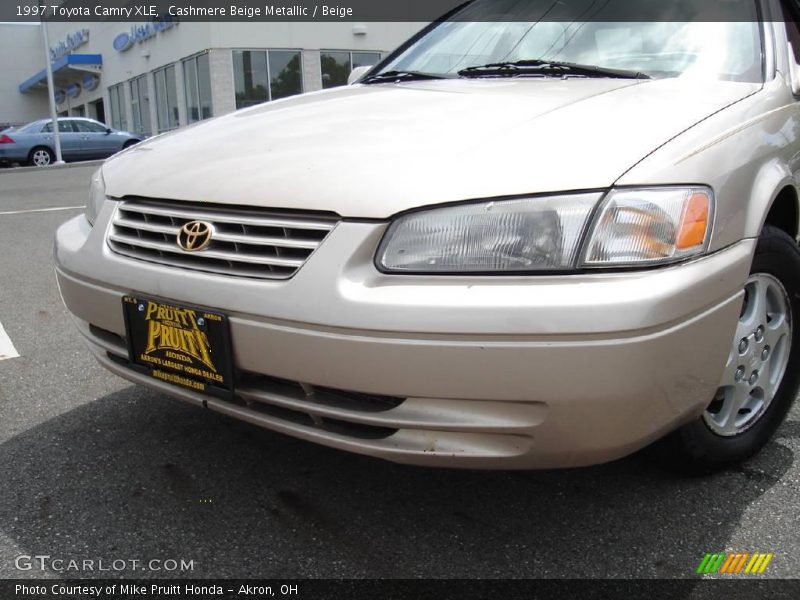 Cashmere Beige Metallic / Beige 1997 Toyota Camry XLE