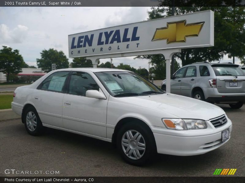 Super White / Oak 2001 Toyota Camry LE