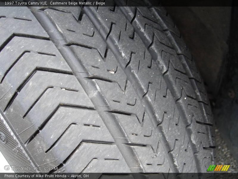 Cashmere Beige Metallic / Beige 1997 Toyota Camry XLE
