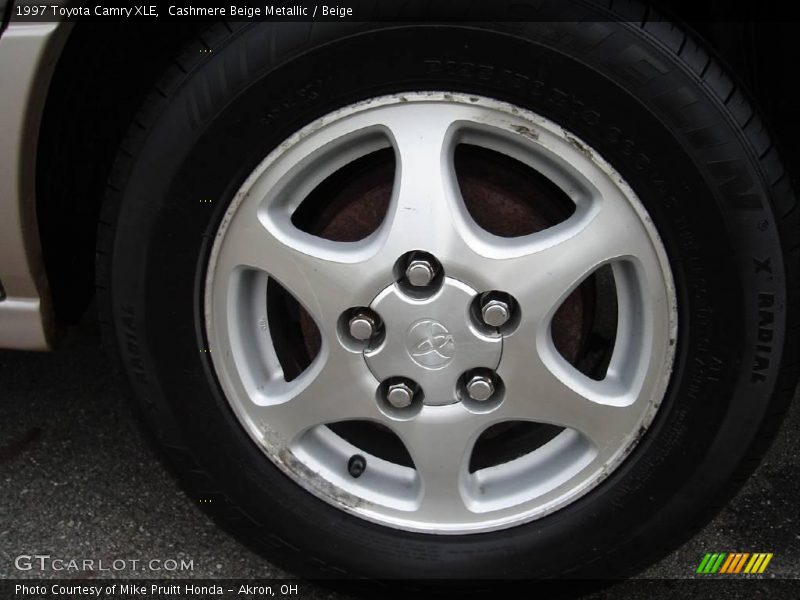 Cashmere Beige Metallic / Beige 1997 Toyota Camry XLE