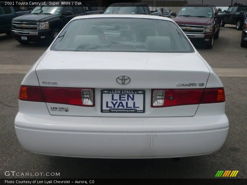 Super White / Oak 2001 Toyota Camry LE