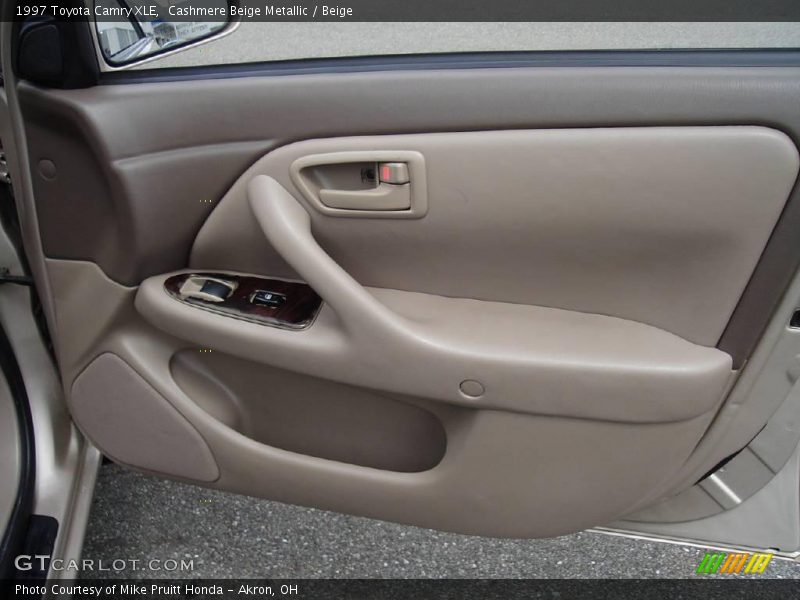 Cashmere Beige Metallic / Beige 1997 Toyota Camry XLE