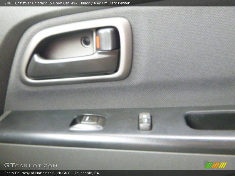 Black / Medium Dark Pewter 2005 Chevrolet Colorado LS Crew Cab 4x4