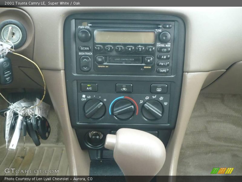 Super White / Oak 2001 Toyota Camry LE