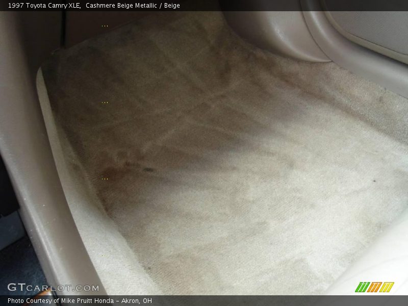 Cashmere Beige Metallic / Beige 1997 Toyota Camry XLE