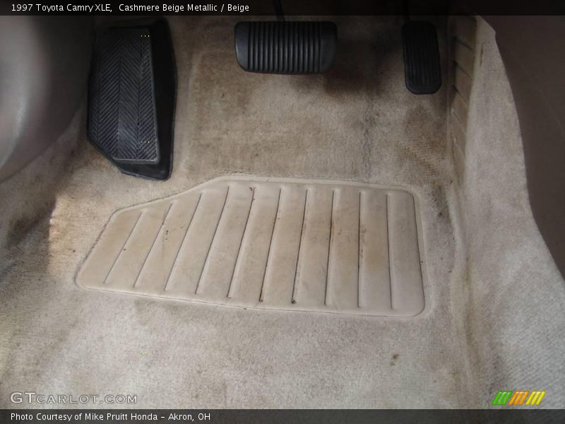 Cashmere Beige Metallic / Beige 1997 Toyota Camry XLE