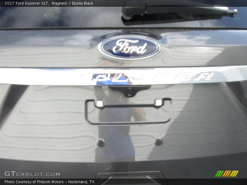 Magnetic / Ebony Black 2017 Ford Explorer XLT