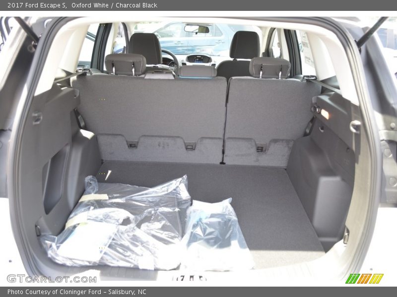 Oxford White / Charcoal Black 2017 Ford Escape S