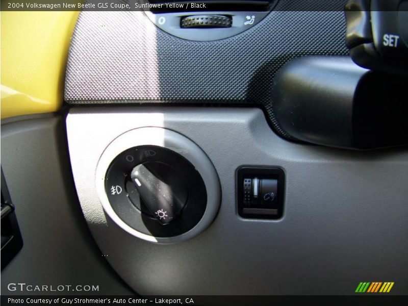 Sunflower Yellow / Black 2004 Volkswagen New Beetle GLS Coupe