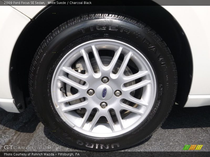 White Suede / Charcoal Black 2009 Ford Focus SE Sedan
