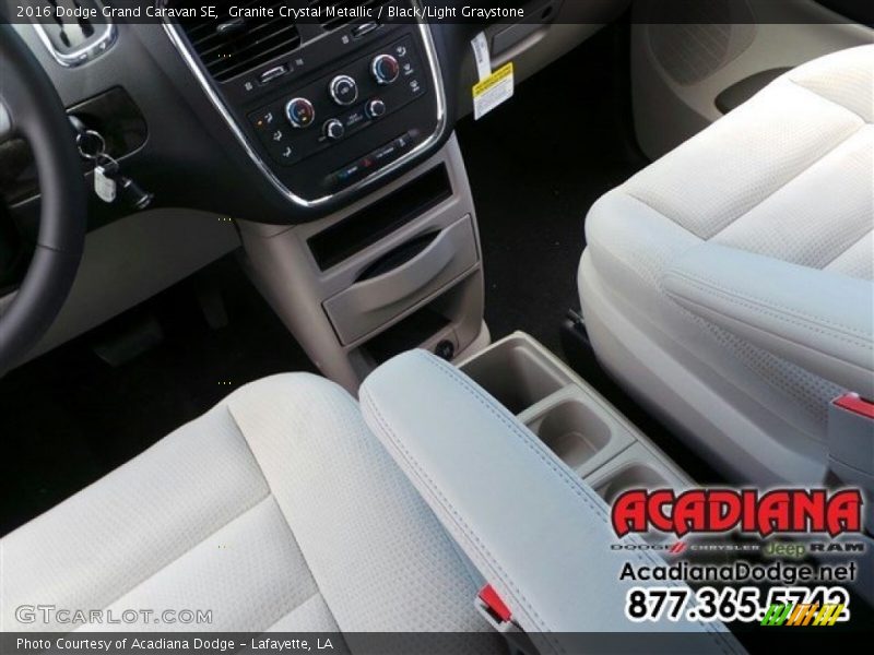 Granite Crystal Metallic / Black/Light Graystone 2016 Dodge Grand Caravan SE