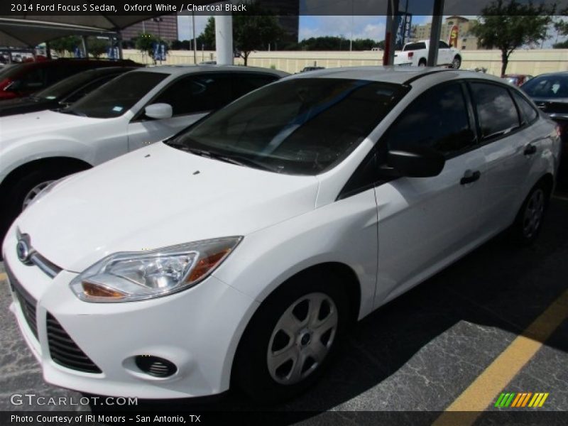 Oxford White / Charcoal Black 2014 Ford Focus S Sedan