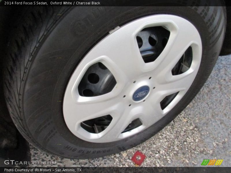 Oxford White / Charcoal Black 2014 Ford Focus S Sedan