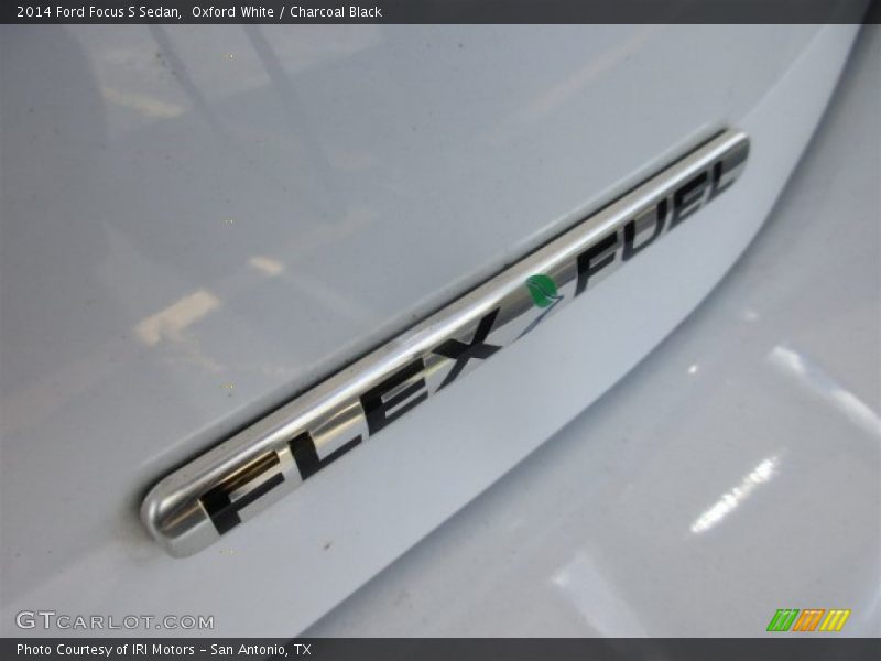 Oxford White / Charcoal Black 2014 Ford Focus S Sedan