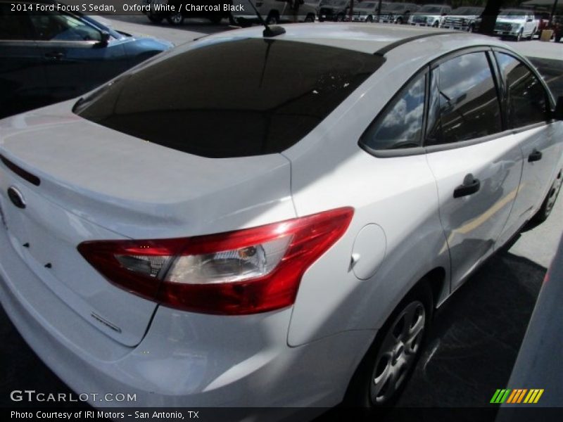 Oxford White / Charcoal Black 2014 Ford Focus S Sedan
