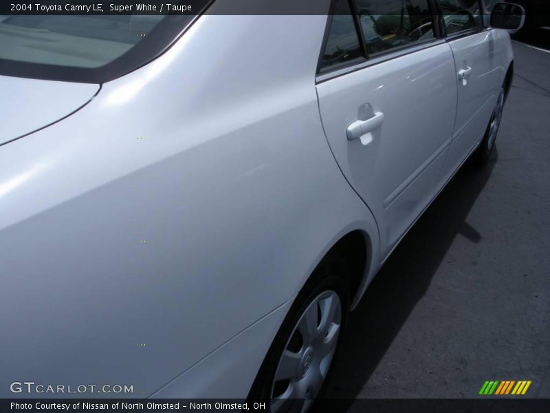 Super White / Taupe 2004 Toyota Camry LE