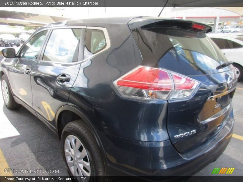Arctic Blue Metallic / Charcoal 2016 Nissan Rogue S