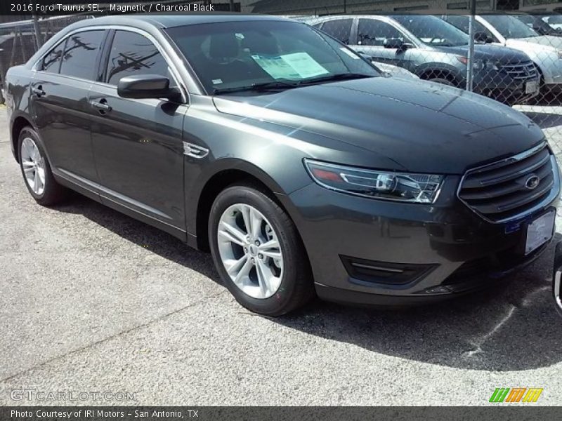 Magnetic / Charcoal Black 2016 Ford Taurus SEL