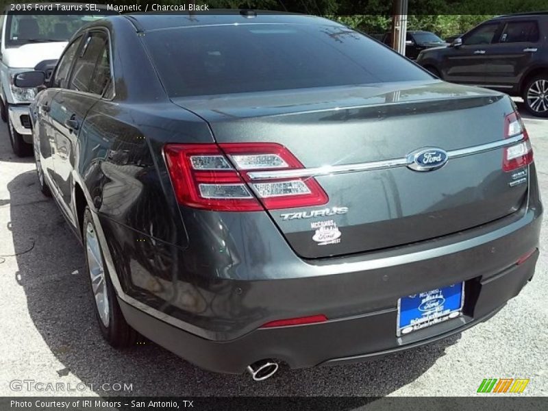 Magnetic / Charcoal Black 2016 Ford Taurus SEL