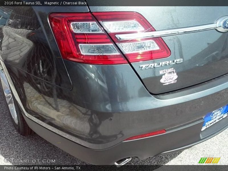 Magnetic / Charcoal Black 2016 Ford Taurus SEL