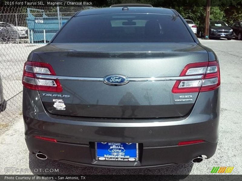 Magnetic / Charcoal Black 2016 Ford Taurus SEL