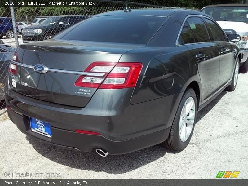 Magnetic / Charcoal Black 2016 Ford Taurus SEL