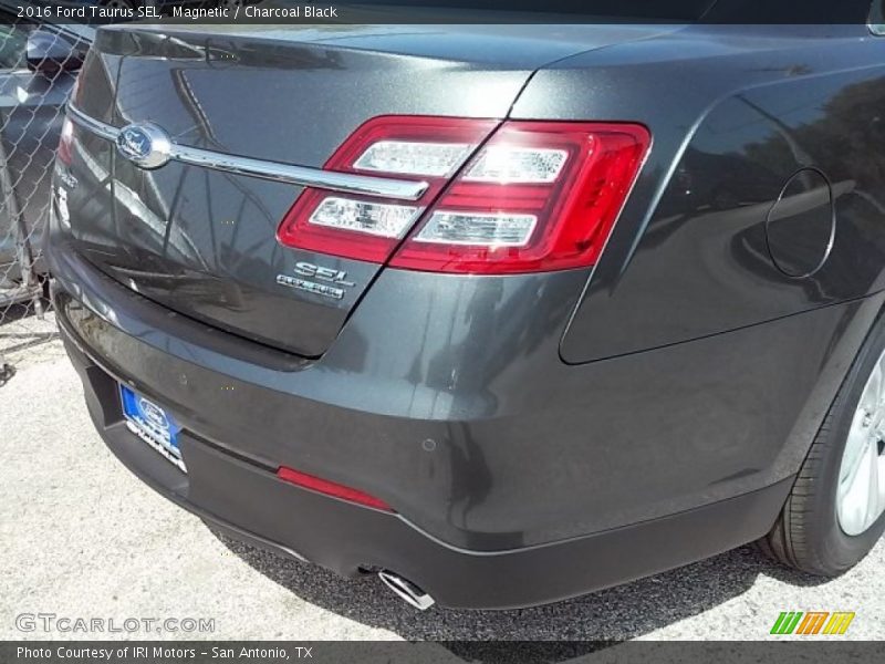 Magnetic / Charcoal Black 2016 Ford Taurus SEL