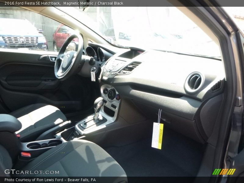Magnetic Metallic / Charcoal Black 2016 Ford Fiesta SE Hatchback