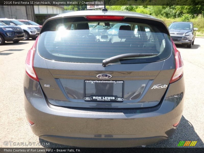 Magnetic Metallic / Charcoal Black 2016 Ford Fiesta SE Hatchback
