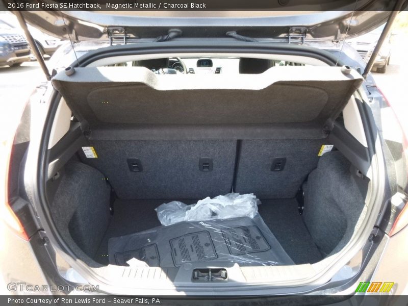 Magnetic Metallic / Charcoal Black 2016 Ford Fiesta SE Hatchback