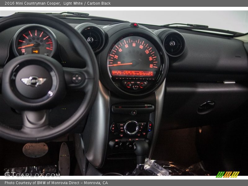 Light White / Carbon Black 2016 Mini Countryman Cooper