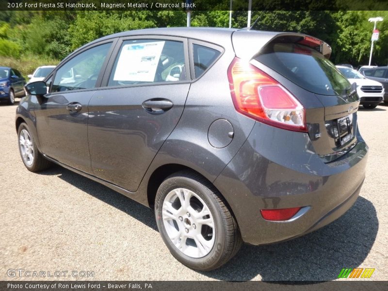 Magnetic Metallic / Charcoal Black 2016 Ford Fiesta SE Hatchback