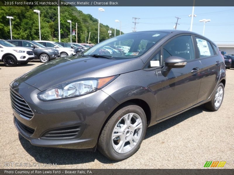 Magnetic Metallic / Charcoal Black 2016 Ford Fiesta SE Hatchback