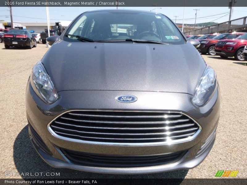 Magnetic Metallic / Charcoal Black 2016 Ford Fiesta SE Hatchback