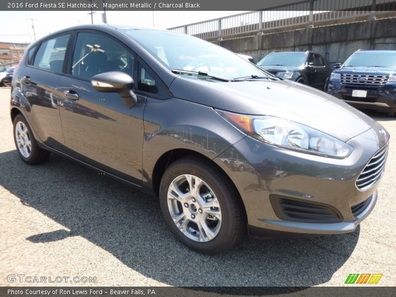 Magnetic Metallic / Charcoal Black 2016 Ford Fiesta SE Hatchback