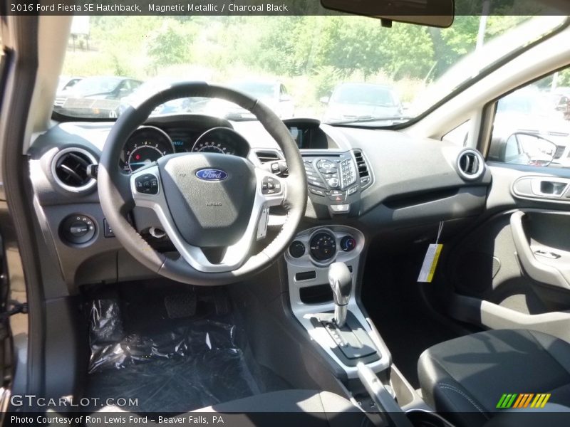 Magnetic Metallic / Charcoal Black 2016 Ford Fiesta SE Hatchback