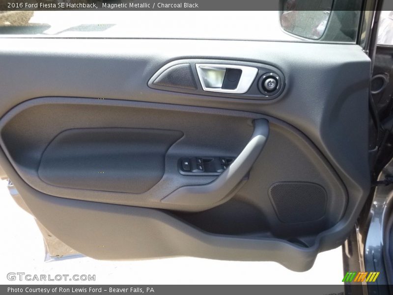 Magnetic Metallic / Charcoal Black 2016 Ford Fiesta SE Hatchback