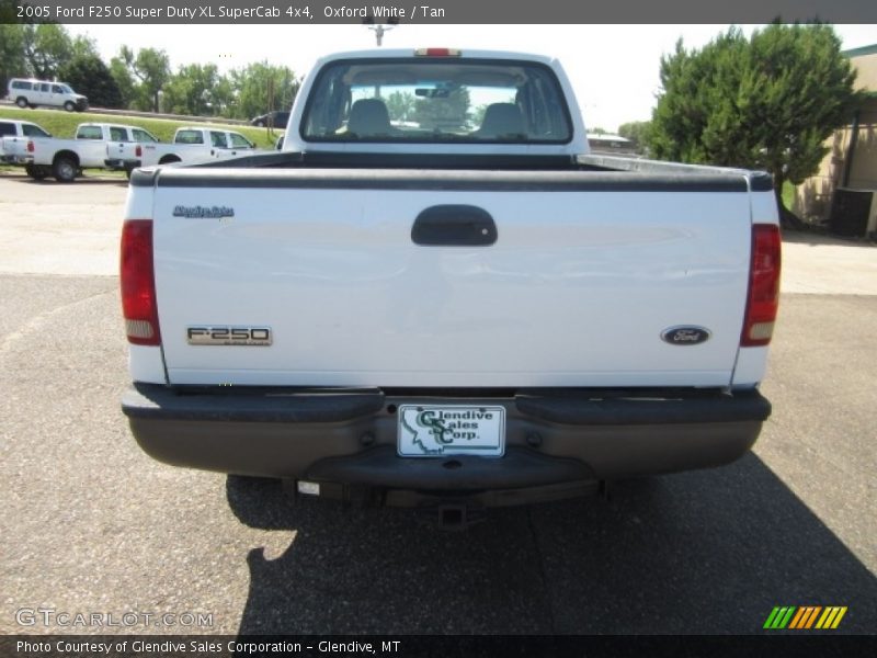 Oxford White / Tan 2005 Ford F250 Super Duty XL SuperCab 4x4