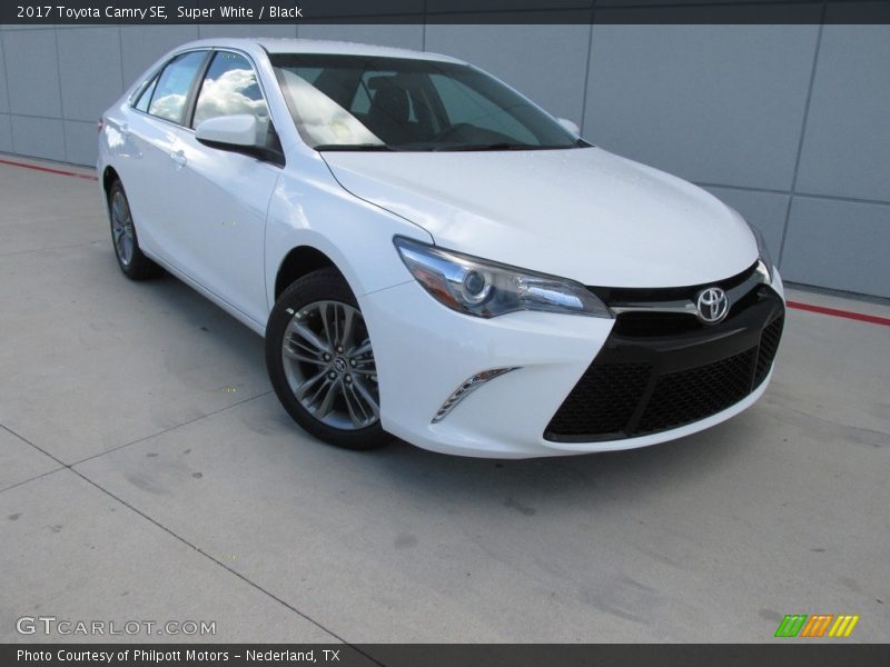Front 3/4 View of 2017 Camry SE