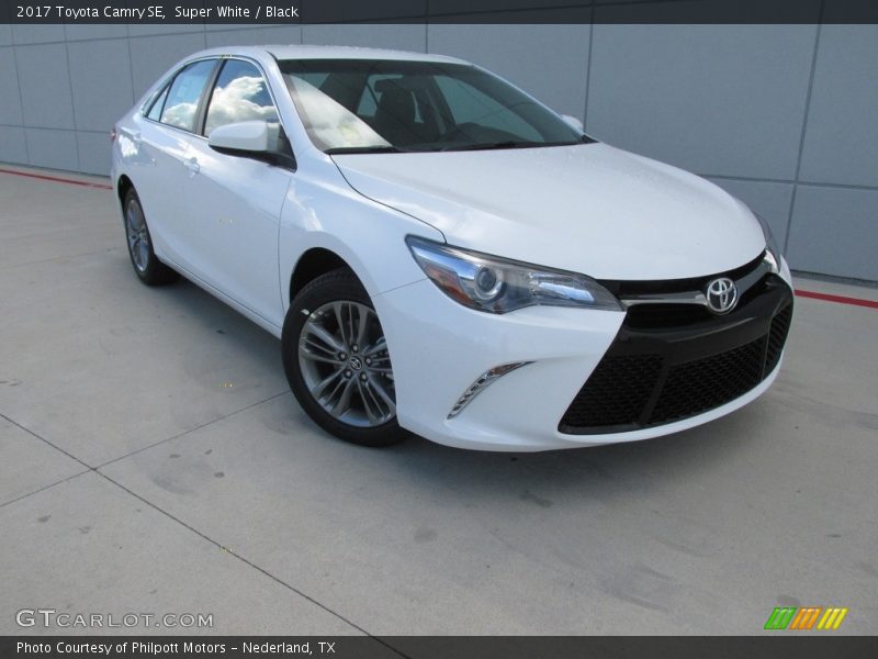 Super White / Black 2017 Toyota Camry SE