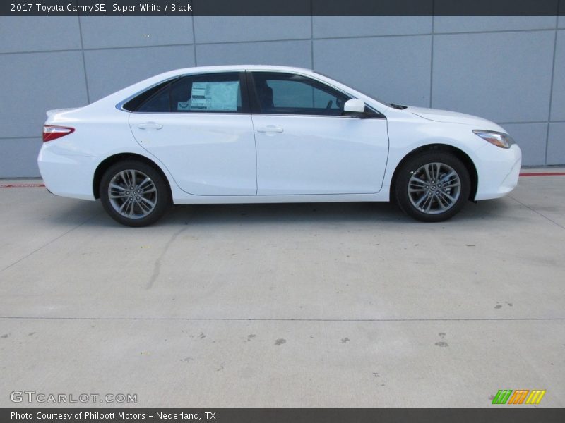 Super White / Black 2017 Toyota Camry SE