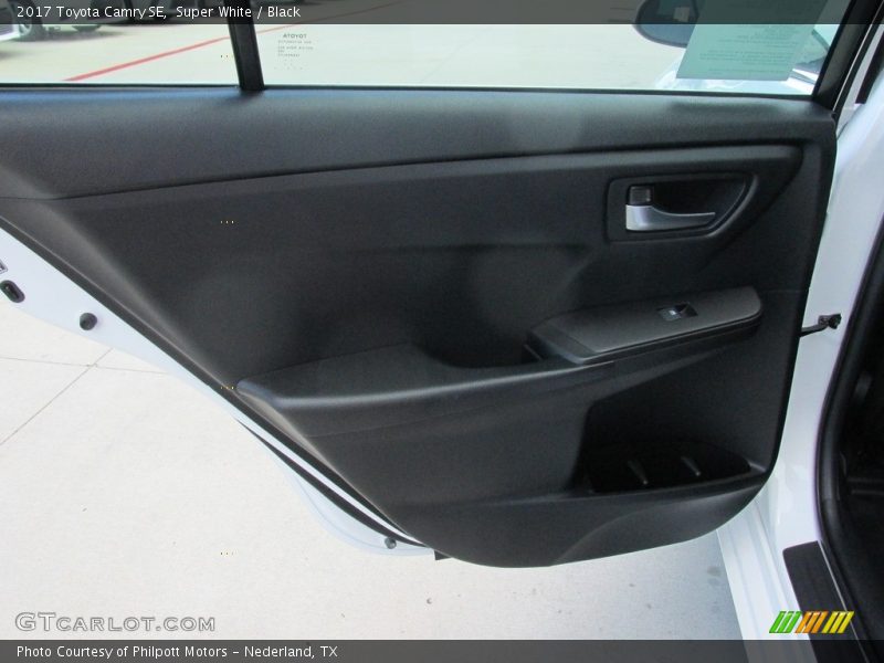 Super White / Black 2017 Toyota Camry SE