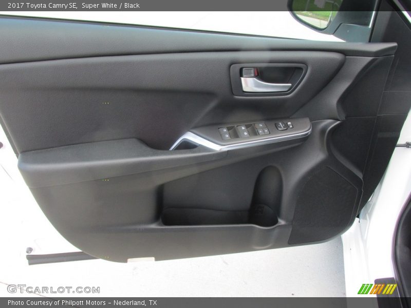 Super White / Black 2017 Toyota Camry SE