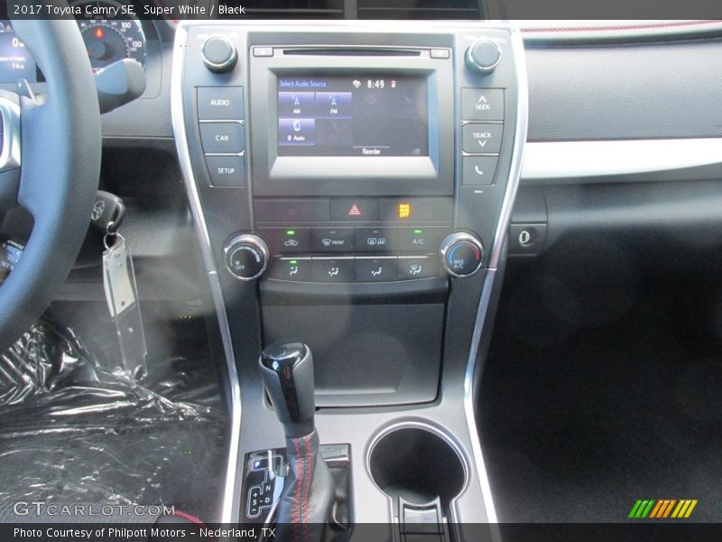 Super White / Black 2017 Toyota Camry SE