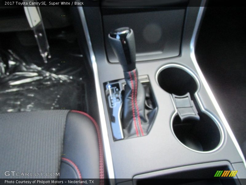 Super White / Black 2017 Toyota Camry SE