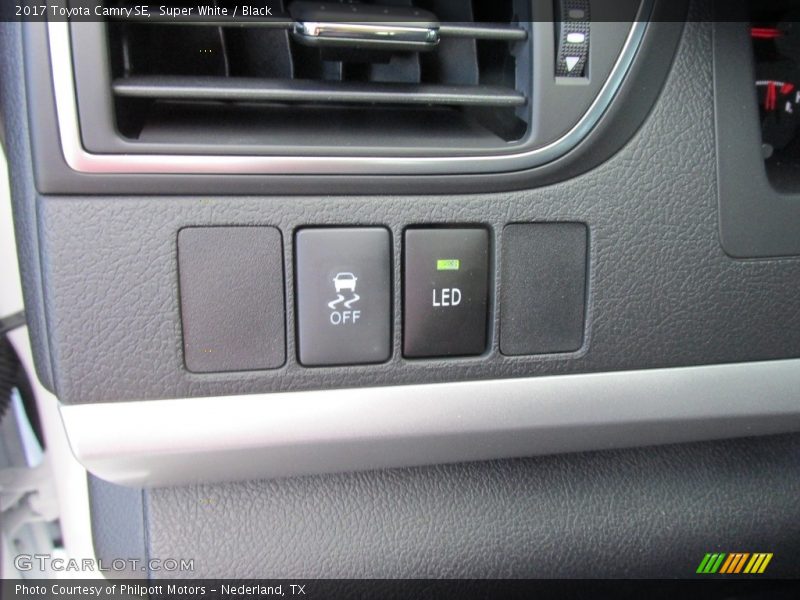 Controls of 2017 Camry SE