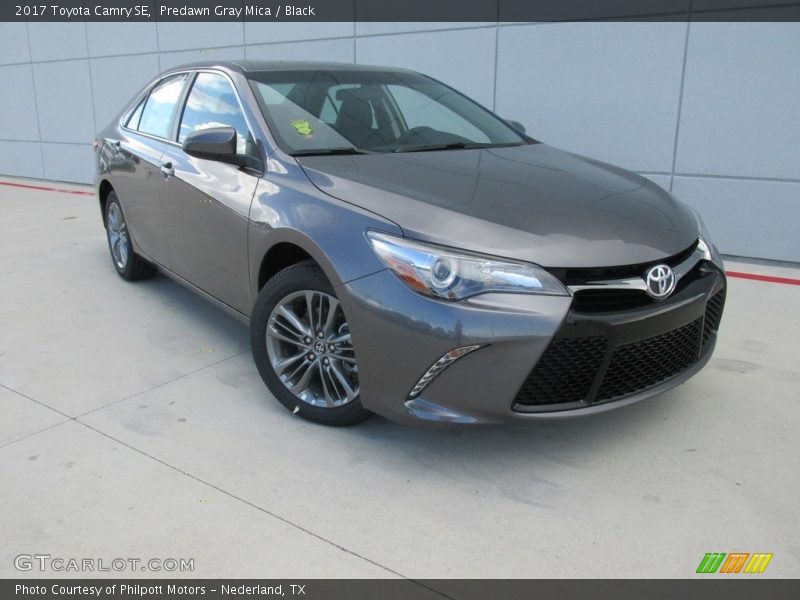 Front 3/4 View of 2017 Camry SE